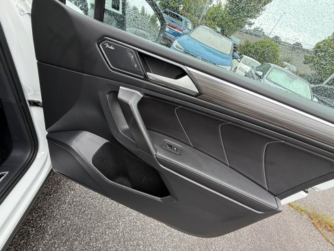 Certified 2022 Volkswagen Tiguan SEL R-Line image 34