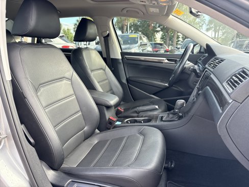 Used 2018 Volkswagen Passat 2.0T SE image 33