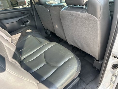 Used 2004 GMC Sierra 2500 SLE w/ Heavy-Duty Power Package image 24