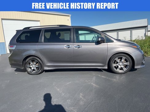 Used 2017 Toyota Sienna SE image 3