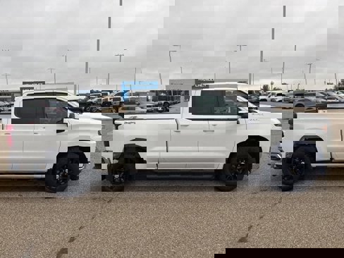 Used 2019 Chevrolet Silverado 1500 LT w/ Convenience Package image 2