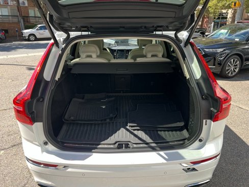 Used 2018 Volvo XC60 T8 Inscription w/ Advanced Package image 7