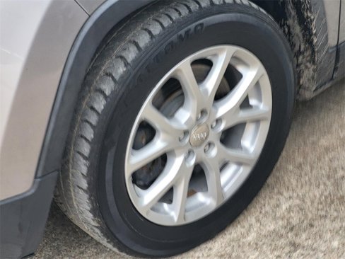Used 2017 Jeep Cherokee Latitude image 5