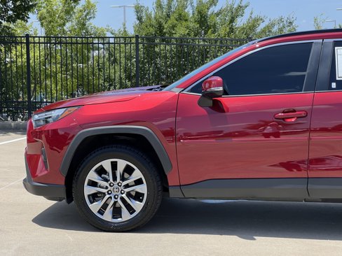 Used 2022 Toyota RAV4 XLE Premium image 5