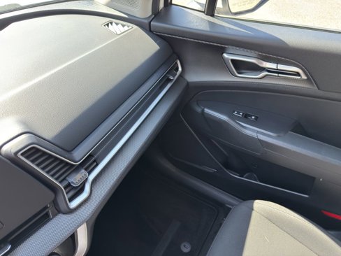 Used 2024 Kia Sportage LX image 28