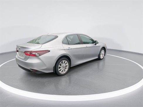 Used 2021 Toyota Camry LE image 8