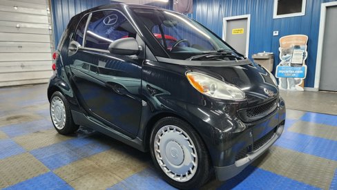 Used 2011 smart fortwo pure image 2