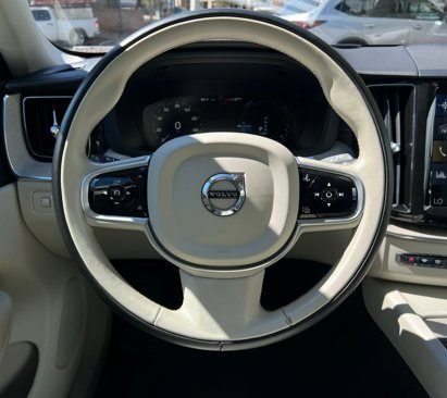 Used 2018 Volvo XC60 T8 Inscription w/ Advanced Package image 16
