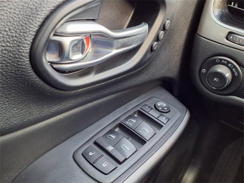 Used 2021 Jeep Cherokee Limited image 22