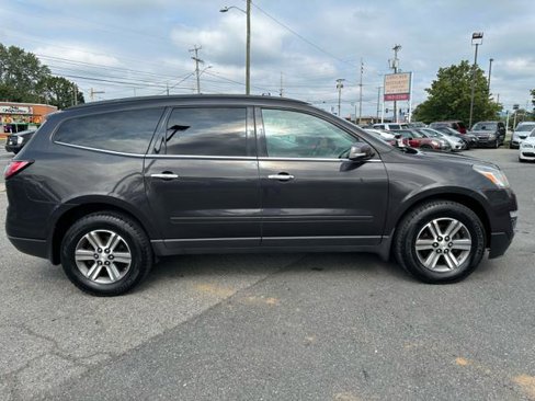 Used 2017 Chevrolet Traverse LT image 4