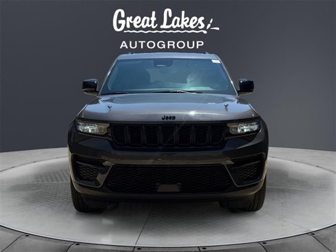 Used 2023 Jeep Grand Cherokee Altitude image 8