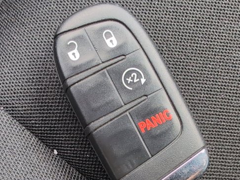 Used 2021 Jeep Renegade Latitude w/ Luxury Group I image 27