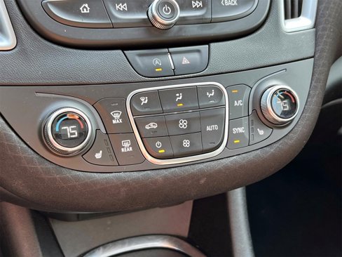 Used 2022 Chevrolet Malibu LT image 34