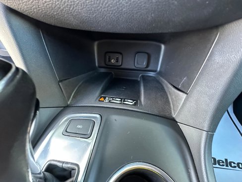 Used 2018 Chevrolet Equinox Premier image 21