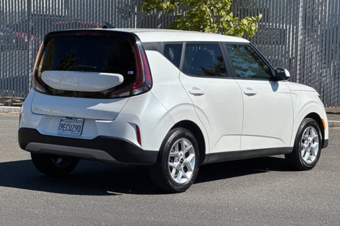 Used 2023 Kia Soul LX w/ LX Technology Package image 4
