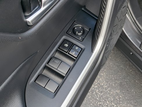Used 2021 Toyota RAV4 XLE image 17