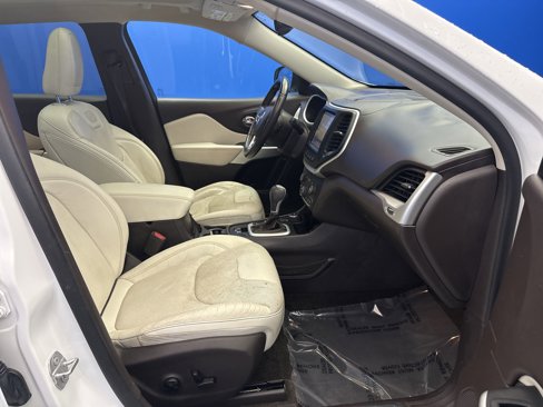 Used 2018 Jeep Cherokee Overland w/ Technology Group image 24