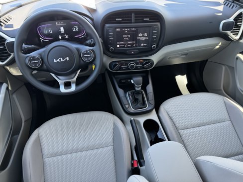 Certified 2025 Kia Soul LX w/ LX Technology Package image 13