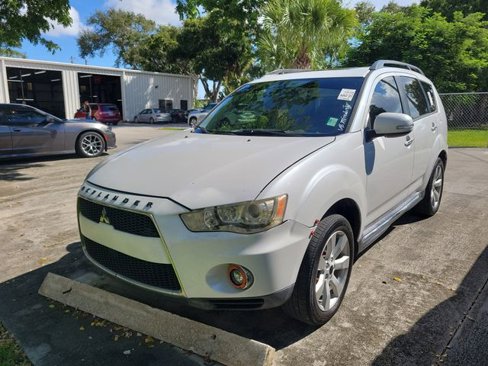 Used 2010 Mitsubishi Outlander XLS image 2