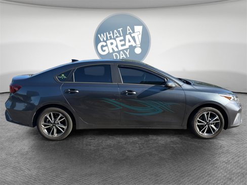 Certified 2022 Kia Forte LXS w/ LXS Technology Package image 2
