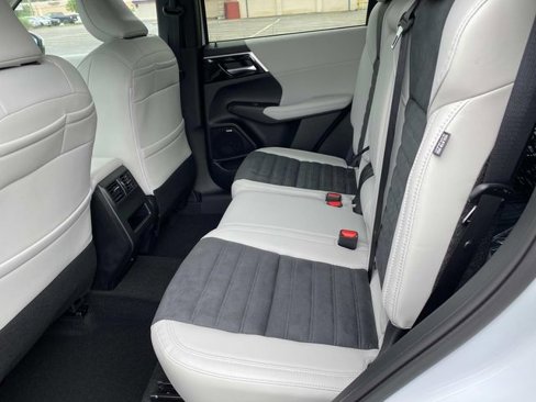 New 2025 Mitsubishi Outlander AWD image 7