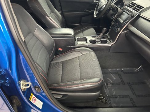 Used 2017 Toyota Camry SE image 10