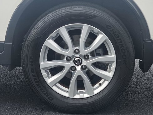 Used 2018 Nissan Rogue SV image 27