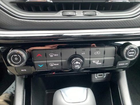Used 2025 Jeep Compass Latitude w/ Altitude Special Edition image 22