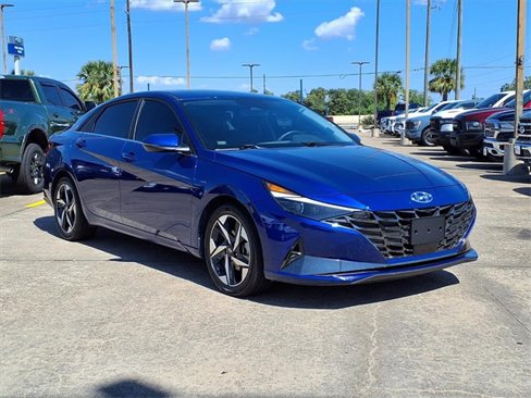 Used 2023 Hyundai Elantra Limited w/ Preferred Accessory Package image 25