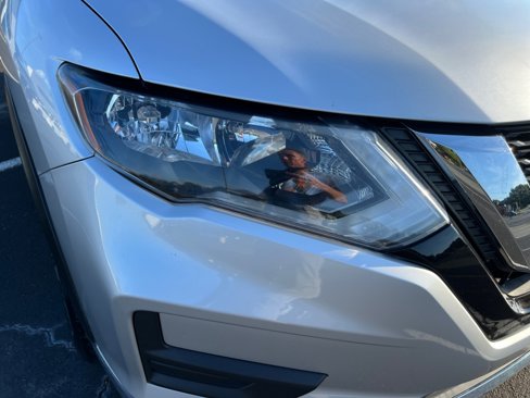 Used 2018 Nissan Rogue SV w/ Premium Package image 28