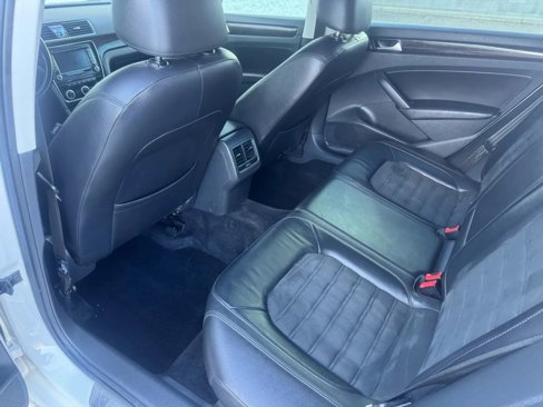 Used 2013 Volkswagen Passat TDI SEL Premium image 21