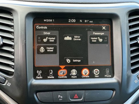 Used 2017 Jeep Cherokee Limited image 24