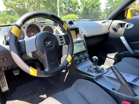 Used 2005 Nissan 350Z Touring w/ (N93) Cargo Convenience Pkg image 28