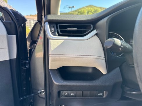 Used 2019 Toyota RAV4 XLE image 21