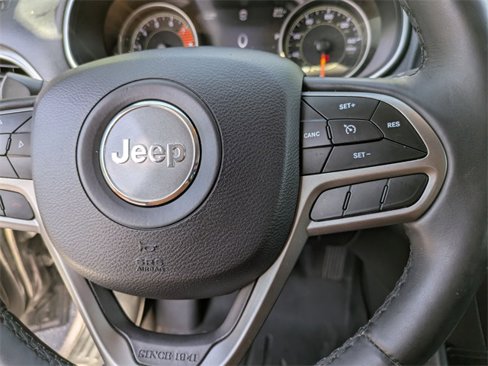 Used 2019 Jeep Cherokee Limited image 14