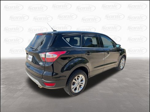 Used 2017 Ford Escape SE image 9