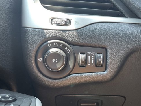 Used 2018 Jeep Cherokee Latitude Plus w/ Cold Weather Group image 13