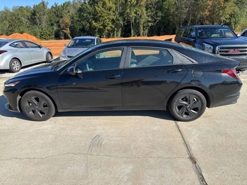 Used 2023 Hyundai Elantra SEL image 8