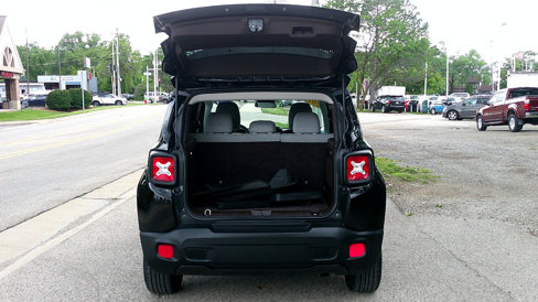Used 2015 Jeep Renegade Latitude image 10