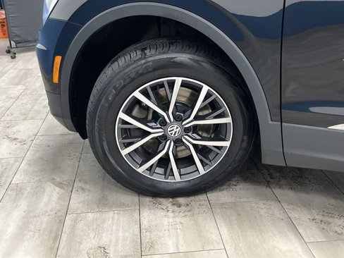Used 2020 Volkswagen Tiguan SE w/ Panoramic Sunroof Package image 36