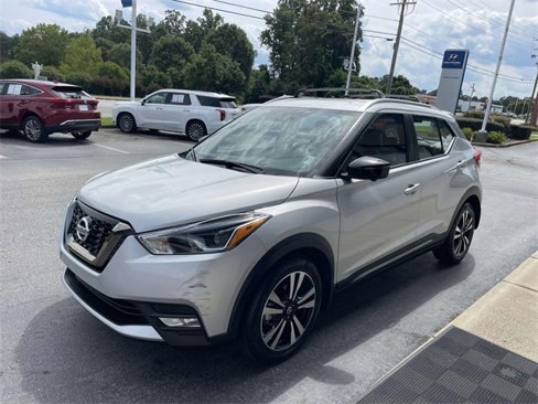 Used 2019 Nissan Kicks SR w/ SR Premium Package image 3