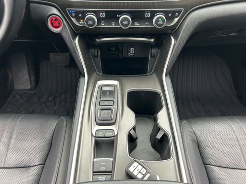 Used 2018 Honda Accord Touring image 17