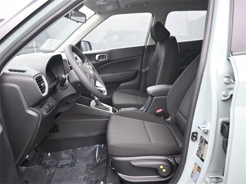 New 2025 Hyundai Venue SE image 11
