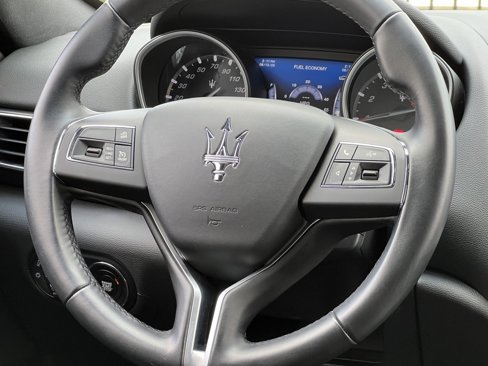 Used 2018 Maserati Levante image 22