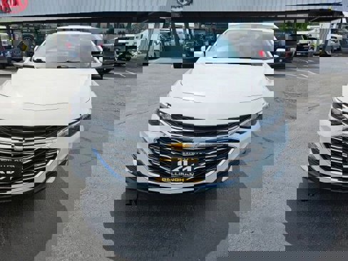 Used 2021 Chevrolet Malibu LT image 2