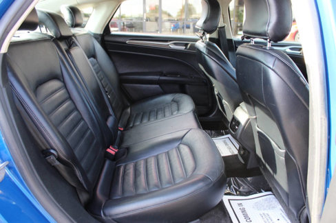 Used 2017 Ford Fusion SE w/ Fusion SE Technology Package image 12