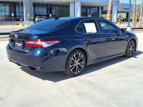 Used 2018 Toyota Camry SE image 5