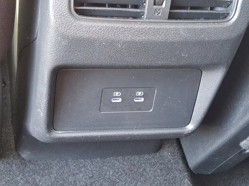 Used 2024 Nissan Rogue SV image 11