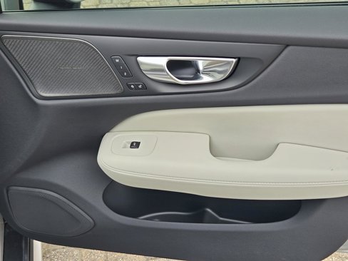 New 2025 Volvo V60 B5 Cross Country Ultra w/ Protection Package Premier image 38