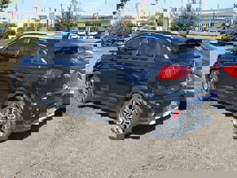 Used 2020 Kia Niro Touring image 3